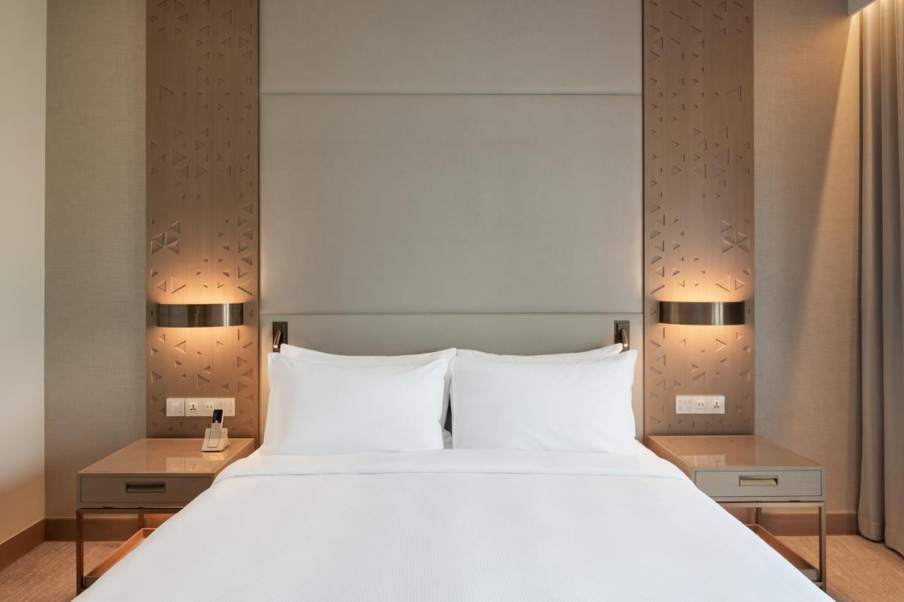 Palace Beach Resort フジャイラ エクステリア 写真 A bedroom at the hotel
