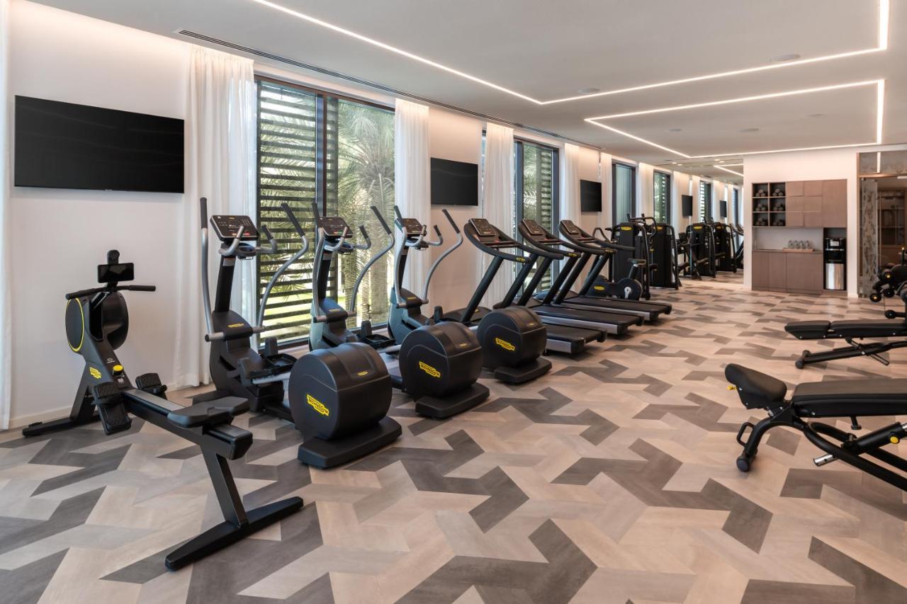 Palace Beach Resort フジャイラ エクステリア 写真 The gym at the hotel