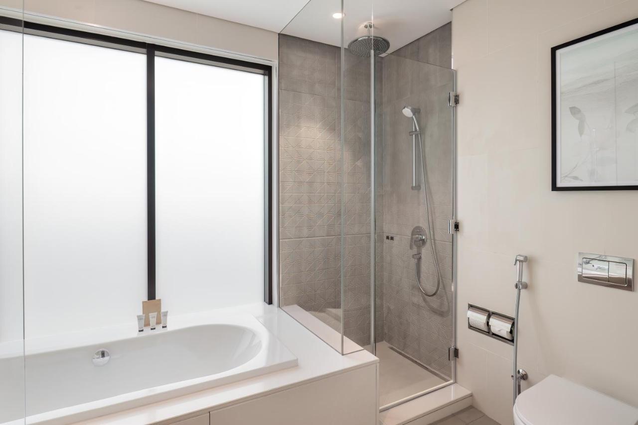 Palace Beach Resort フジャイラ エクステリア 写真 A shower enclosure