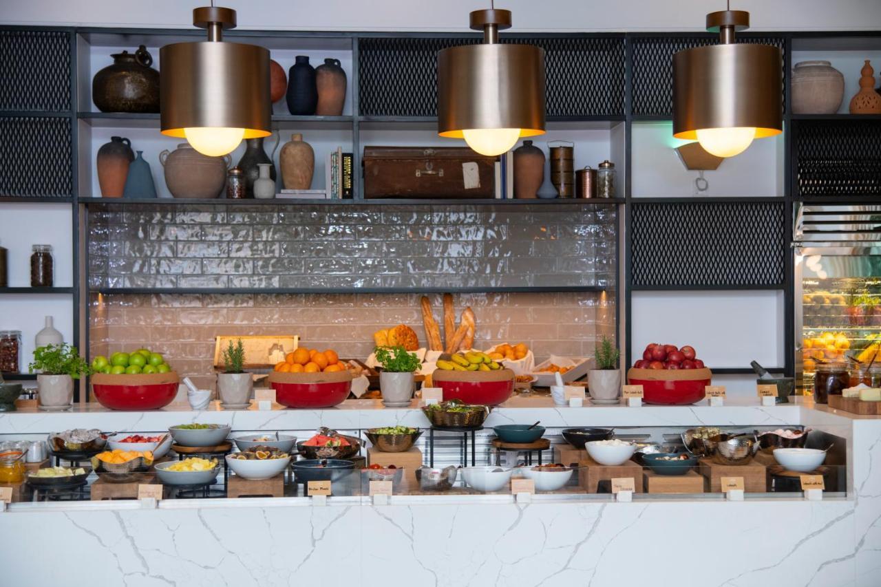 Palace Beach Resort フジャイラ エクステリア 写真 The kitchen at the restaurant