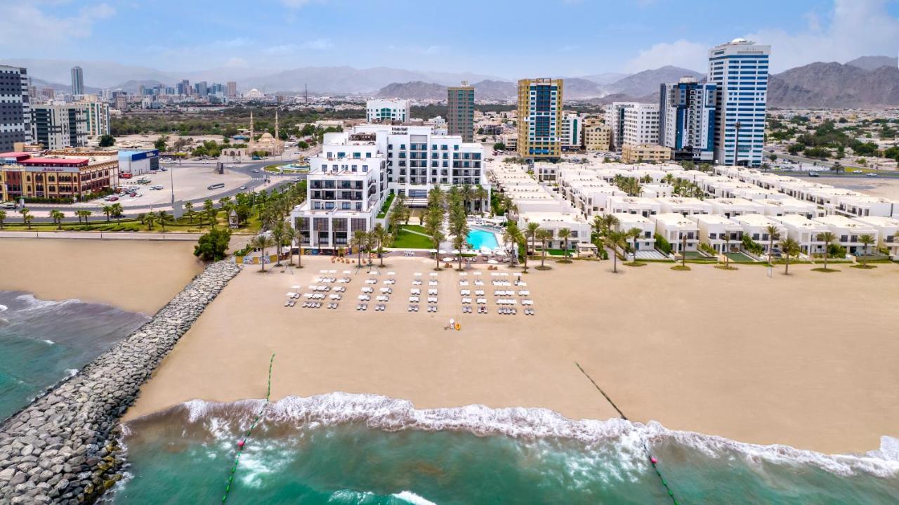 Palace Beach Resort フジャイラ エクステリア 写真 Aerial view of the hotel
