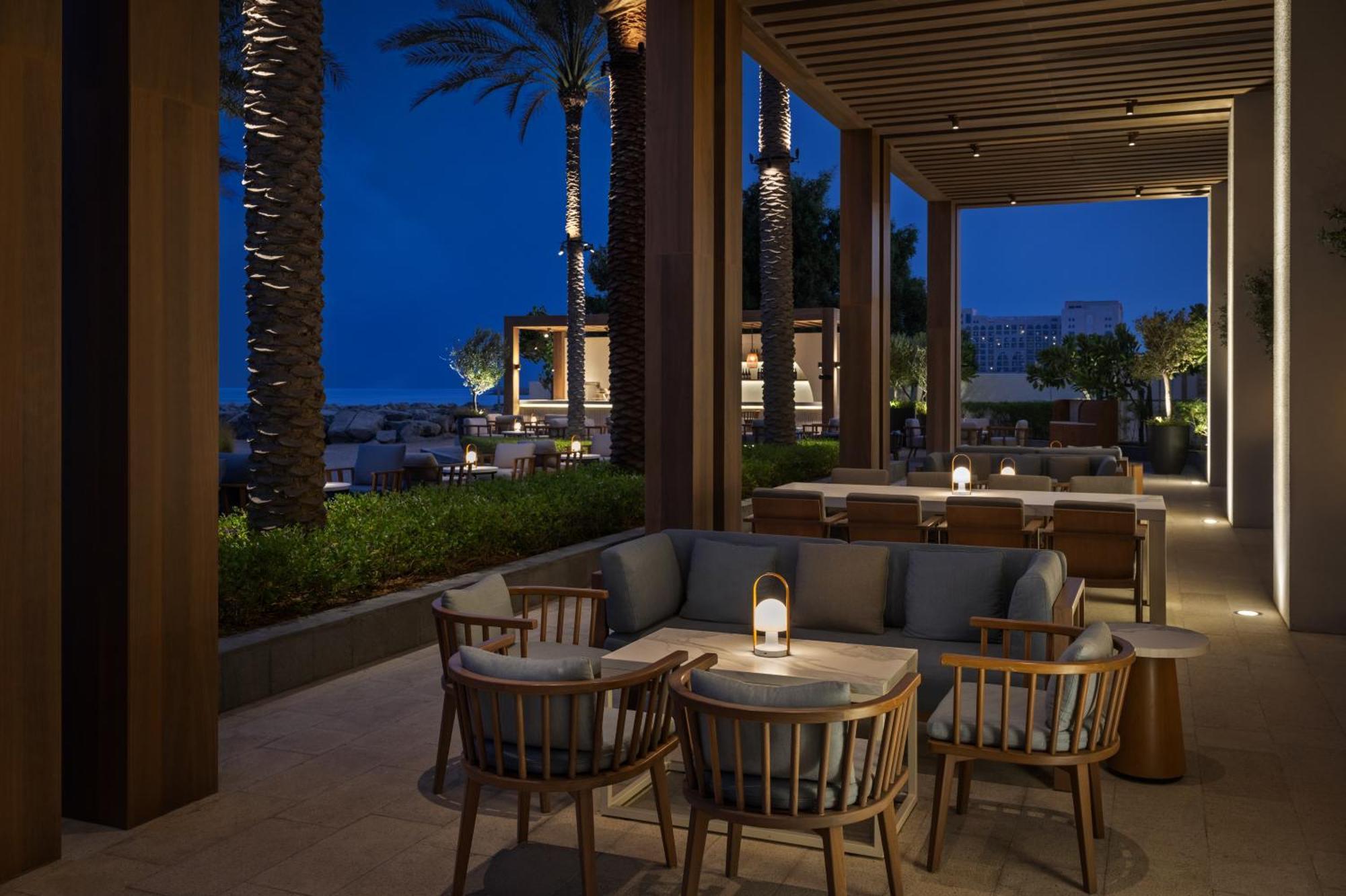 Palace Beach Resort フジャイラ エクステリア 写真 The Westin Athens