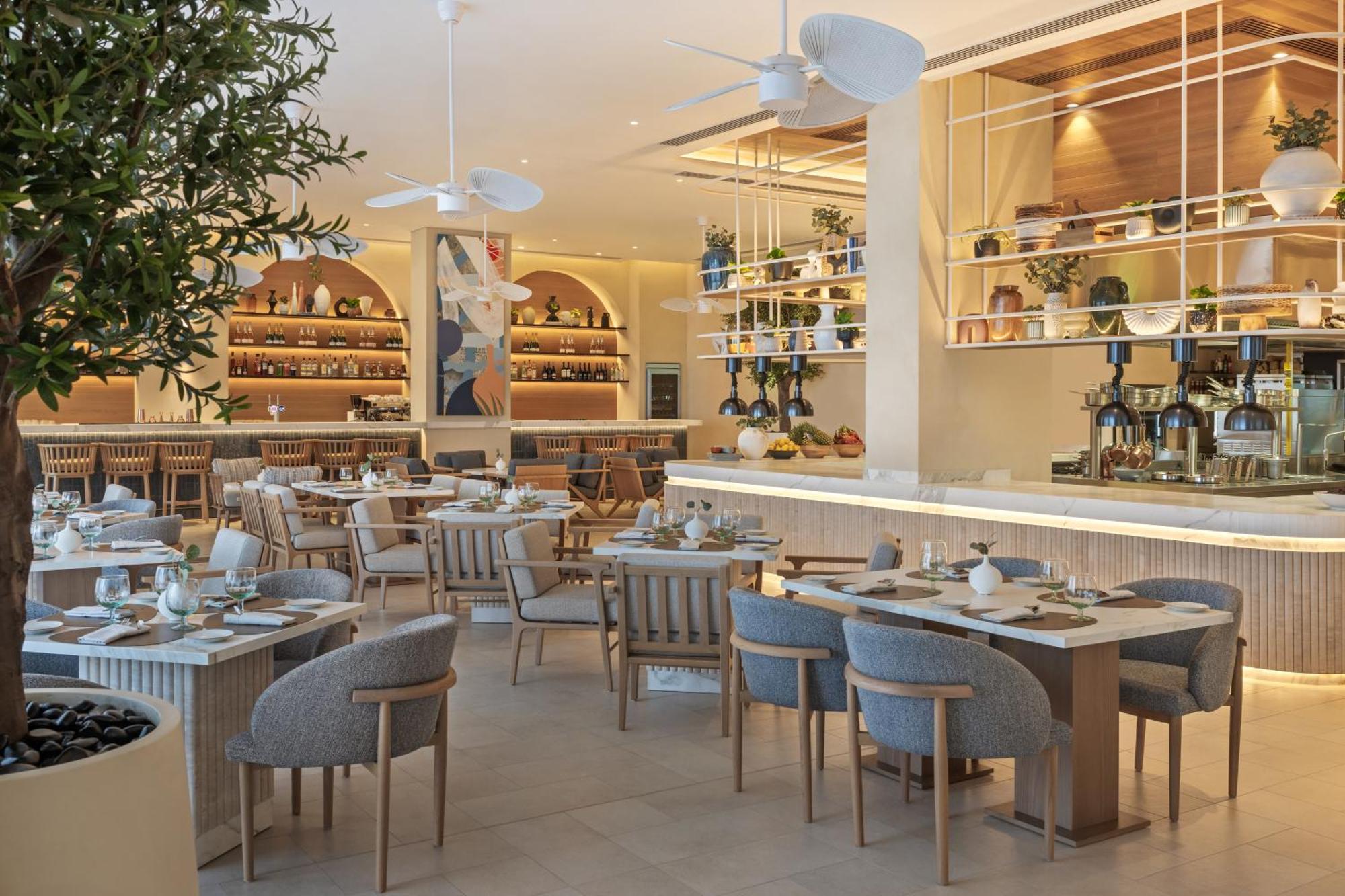 Palace Beach Resort フジャイラ エクステリア 写真 Interior of the restaurant